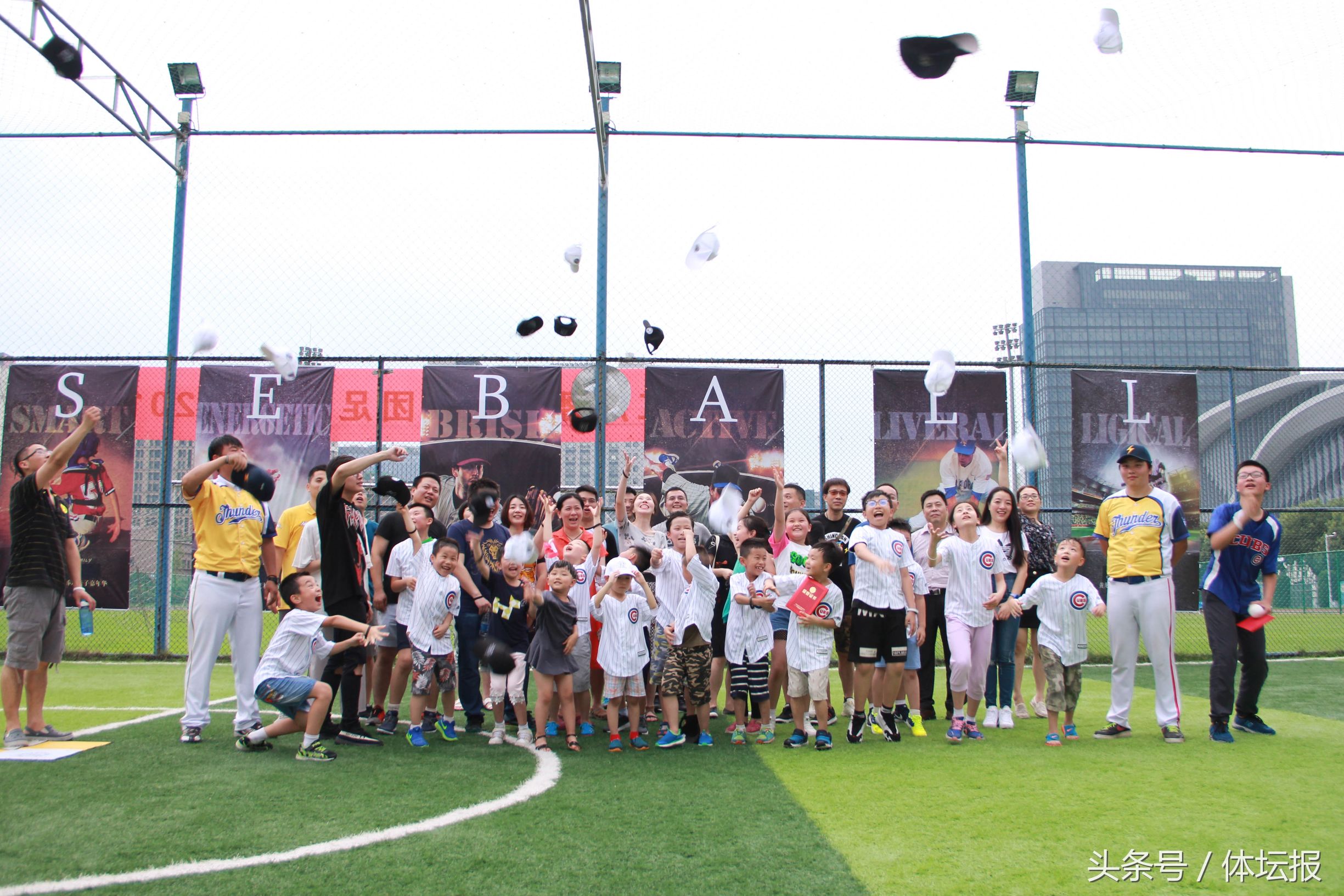 追剧、追星 没有点底子怎么行，黄龙魔方学院棒球带你脑补