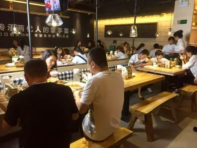 餐厅越活越难？他们改个名字就火爆！这家餐厅，告诉你秘笈