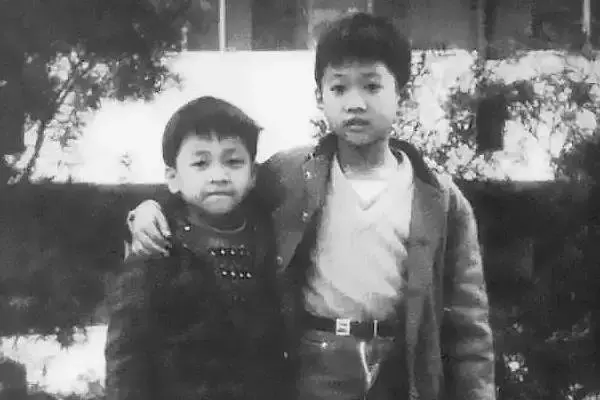 悼念黄家驹逝世24周年！纵有千万光辉岁月，人间再无黄家驹