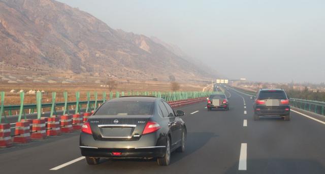 新手推荐：这十三条高速驾驶时的注意事项，老司机们都懂！