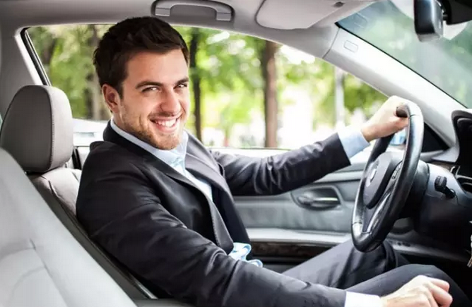 新手推荐：这十三条高速驾驶时的注意事项，老司机们都懂！