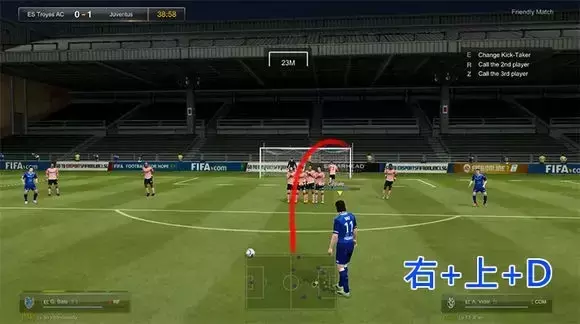 足球手柄怎么操作(Fifaonline3教学，如何用任意球直接破门得分？)