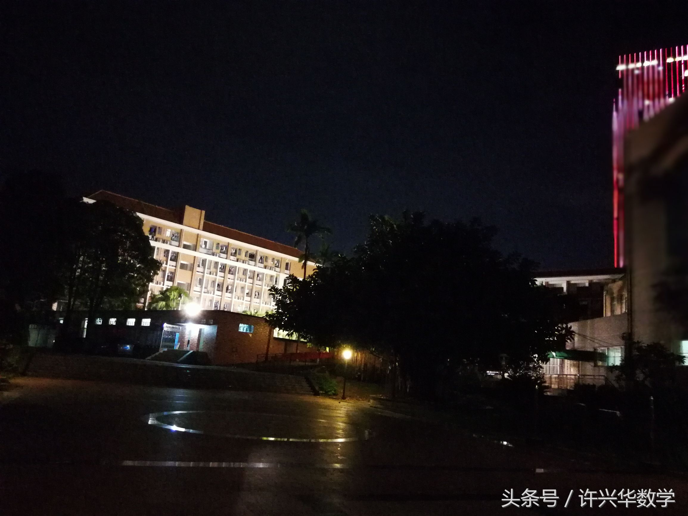 夜色苍茫中的南宁三中校园