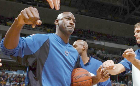 为什么nba球员卧推那么低(乔丹为何无法超越？一天至少千次投篮，卧推力量200公斤！)