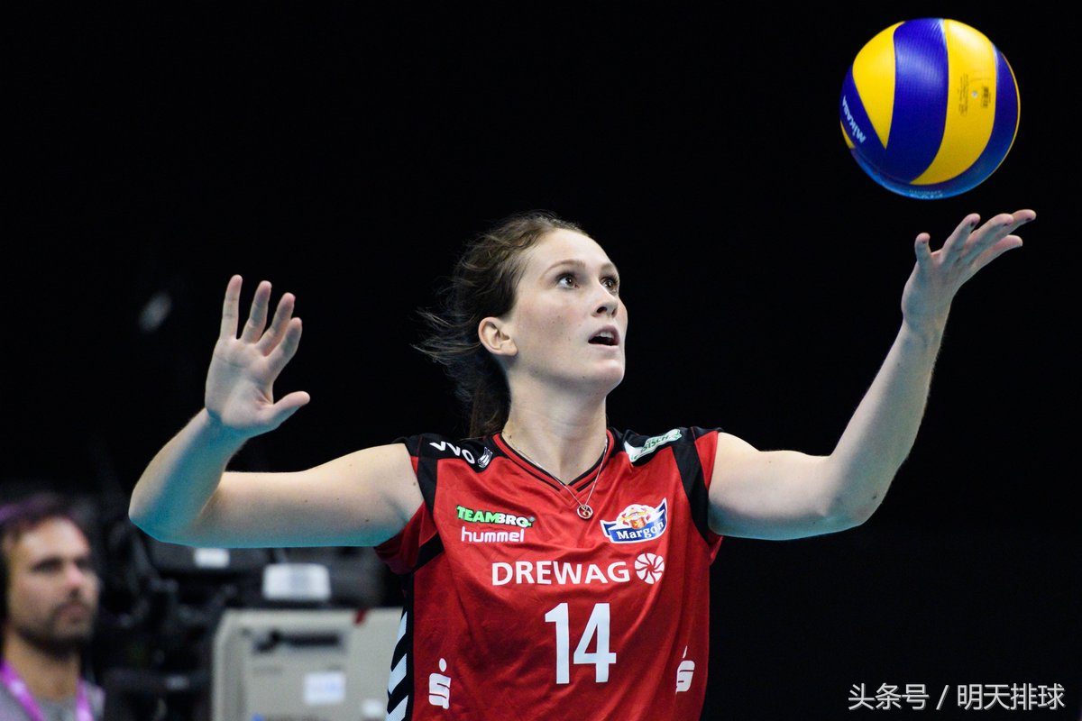 美国排球队14号队员叫什么(女排大奖赛美国队巡礼:老将带新人 95后