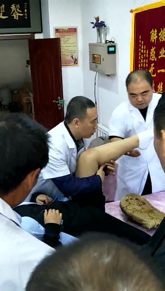 正规的按摩培训学校的老师怎么教推拿？这篇文章告诉你……