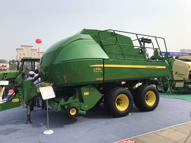 約翰迪爾牧草全程機(jī)械化解決方案亮相赤峰展會(huì)