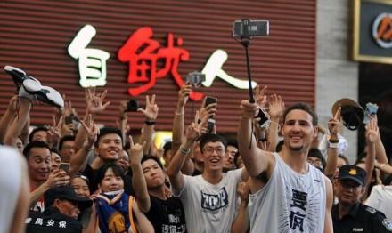 nba球员为什么喜欢中国淘金(这是最成功的球星中国行！汤普森如何引爆中美社交网络)