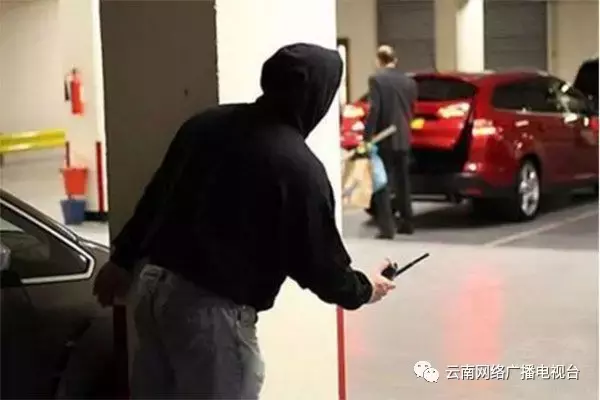 一夜之间20辆车被砸！小编用亲身经历提示各位车主们：停放爱车时这几点一定得注意