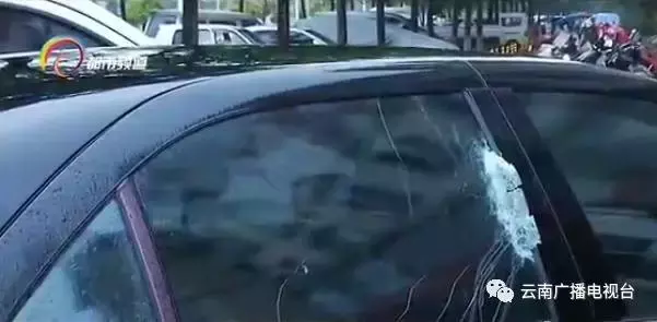 一夜之间20辆车被砸！小编用亲身经历提示各位车主们：停放爱车时这几点一定得注意
