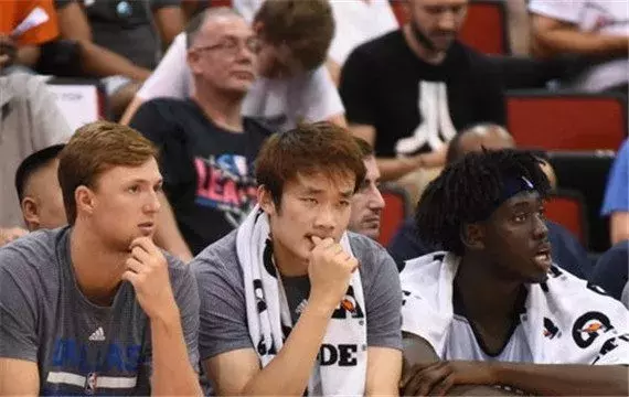 为什么nba球员去奥兰多(丁彦雨航为什么在美国NBA那边人气那么高？美国媒体：观众在猎奇)