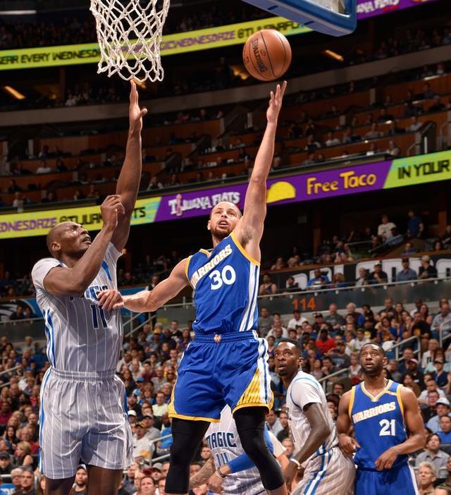 nba有哪些是左手运球(NBA这6位弱侧手最无差的球员，科比右手脱臼照砍30分，欧文仅第2！)