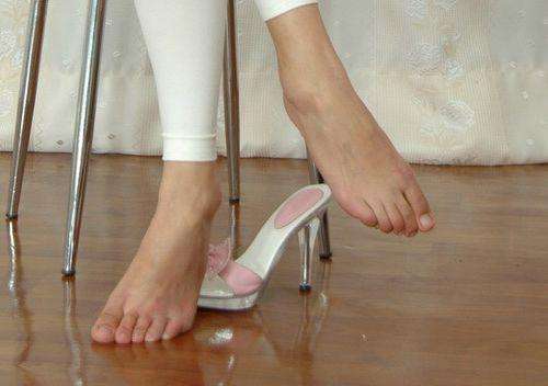 女人为什么越老脚越大？从脚的形状看女人的命运！