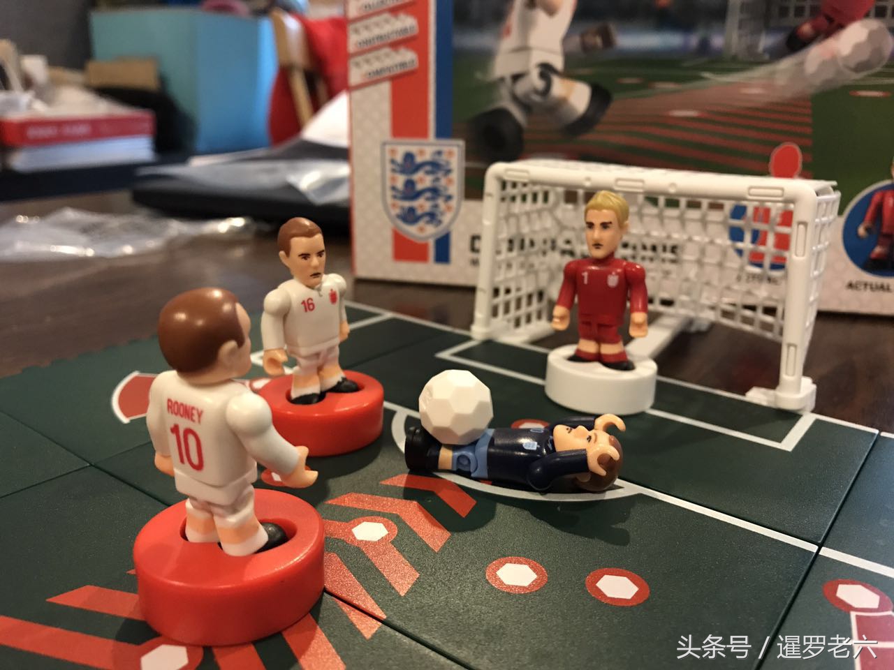 足球玩具怎么玩(泰国街头淘了款绝版“足球玩具”，鲁尼、乔哈特全都在呦！)
