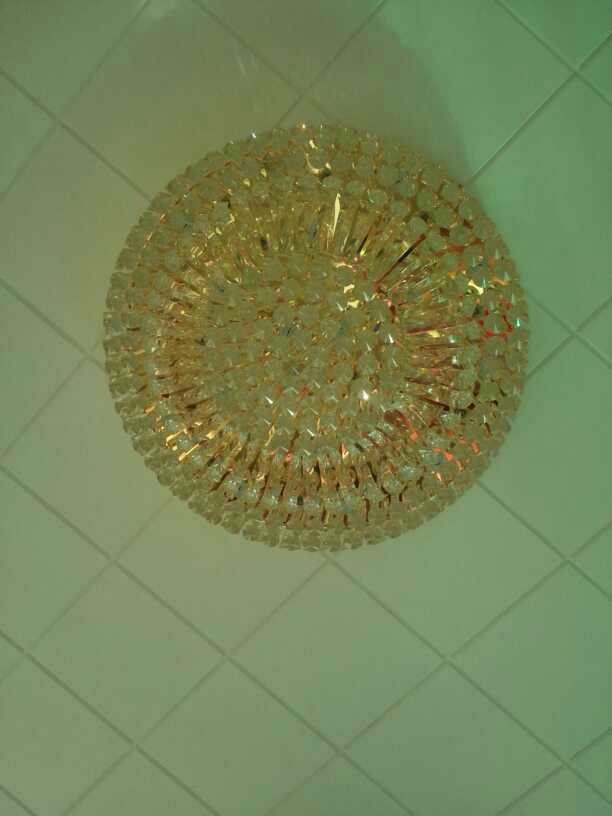 婆家700㎡农村自建房，欧式卧室竟放张土炕，农村人就是土？