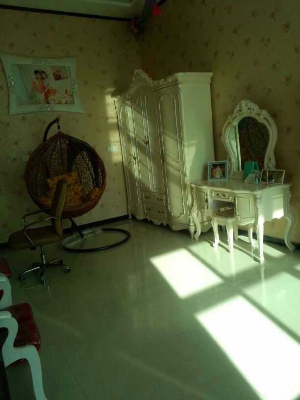 婆家700㎡农村自建房，欧式卧室竟放张土炕，农村人就是土？