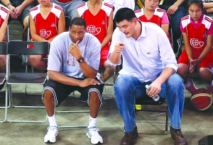 nba慈善赛(回顾2010年姚基金台北慈善赛，台北市长陪坐场边，林书豪刚进入NBA，周杰伦、罗志祥当场跪拜姚明)