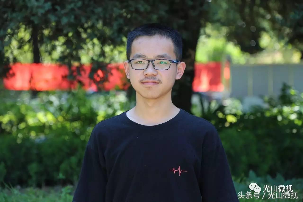 送你一份光山二高录取清华、北大、空军飞行员学子的简历、照片！先睹为快