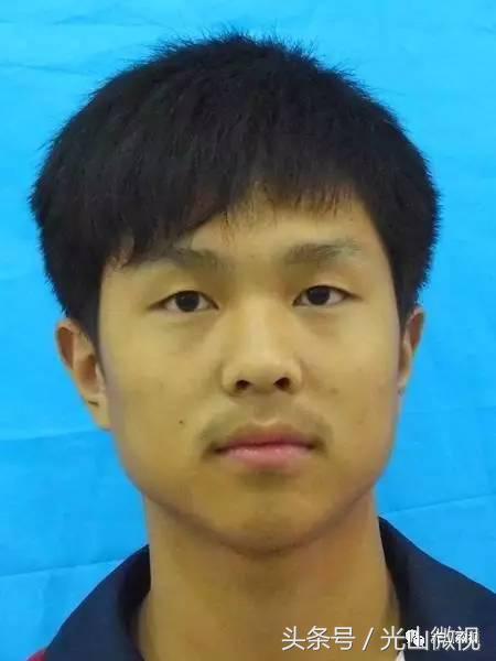送你一份光山二高录取清华、北大、空军飞行员学子的简历、照片！先睹为快