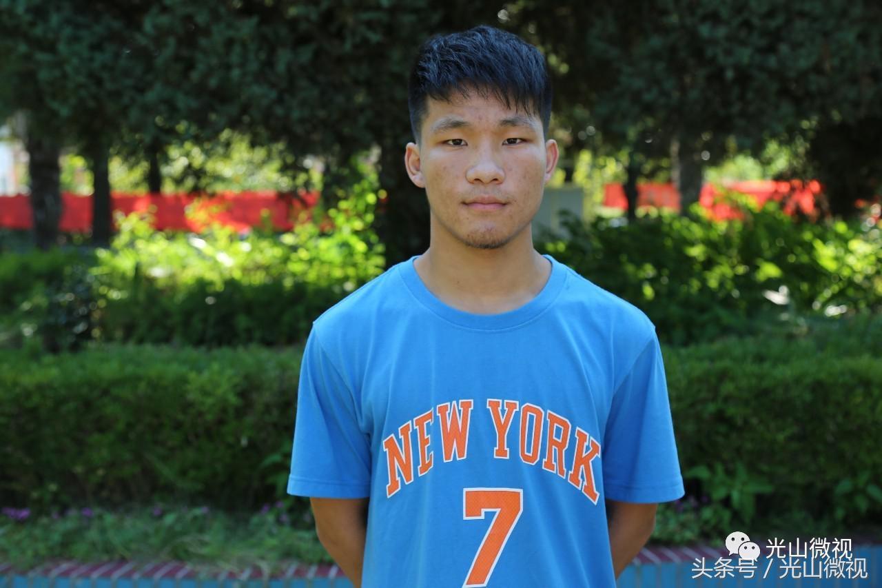 送你一份光山二高录取清华、北大、空军飞行员学子的简历、照片！先睹为快