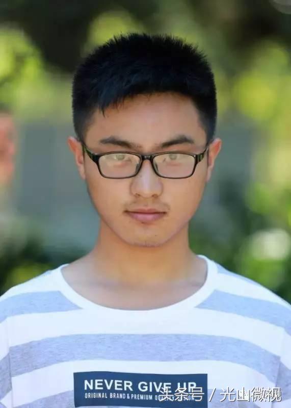 送你一份光山二高录取清华、北大、空军飞行员学子的简历、照片！先睹为快