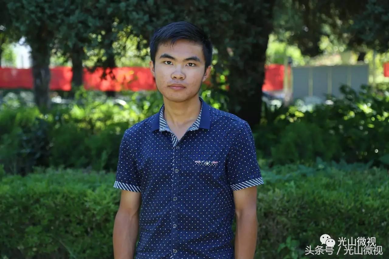 送你一份光山二高录取清华、北大、空军飞行员学子的简历、照片！先睹为快