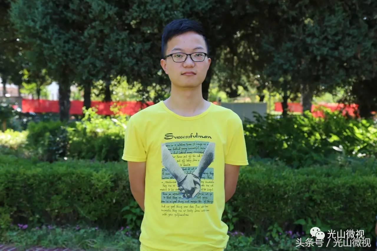 送你一份光山二高录取清华、北大、空军飞行员学子的简历、照片！先睹为快