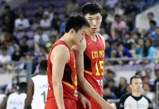 林书豪为什么在nba做饮水机(同为黄种人后卫！林书豪为什么能在NBA站稳脚跟？)