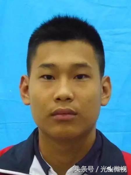 送你一份光山二高录取清华、北大、空军飞行员学子的简历、照片！先睹为快