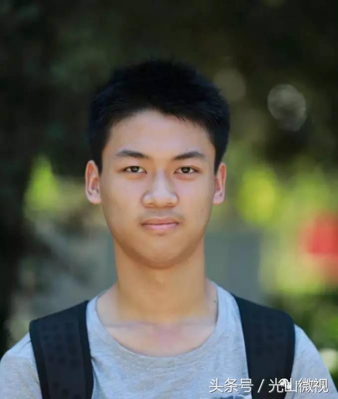 送你一份光山二高录取清华、北大、空军飞行员学子的简历、照片！先睹为快