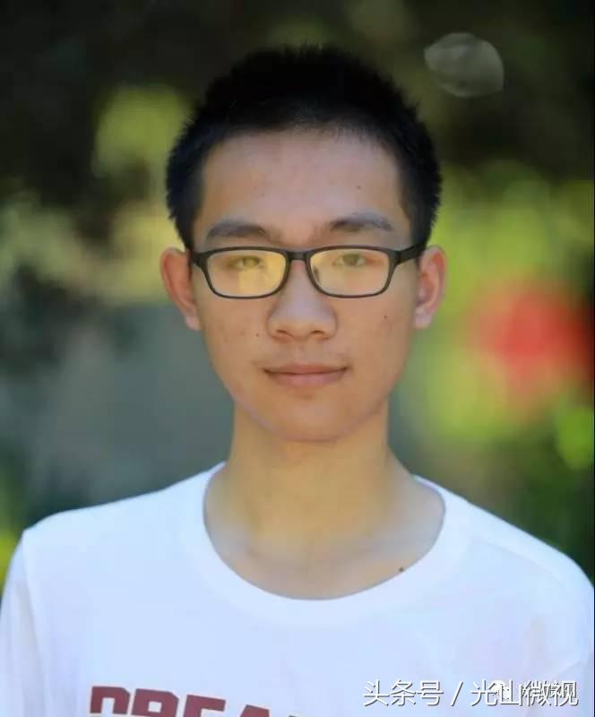 送你一份光山二高录取清华、北大、空军飞行员学子的简历、照片！先睹为快