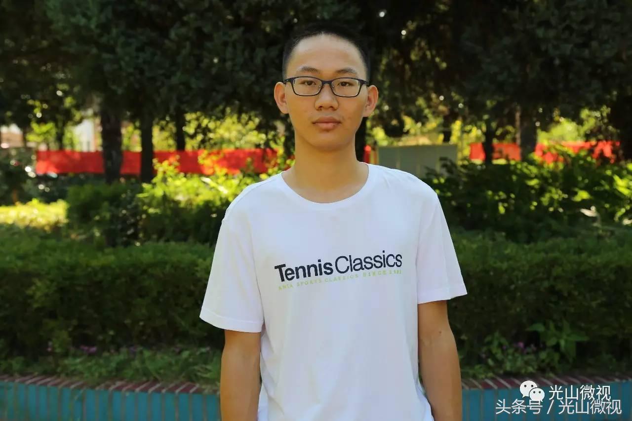 送你一份光山二高录取清华、北大、空军飞行员学子的简历、照片！先睹为快