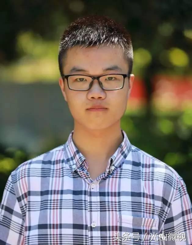 送你一份光山二高录取清华、北大、空军飞行员学子的简历、照片！先睹为快