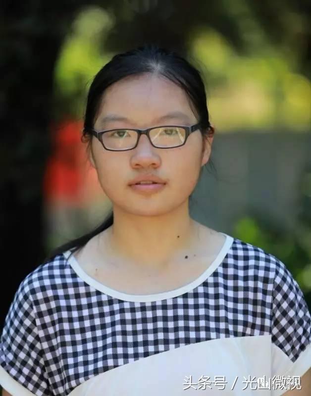 送你一份光山二高录取清华、北大、空军飞行员学子的简历、照片！先睹为快