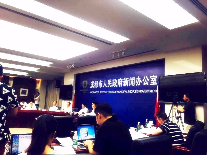 本科及以上学历毕业生落户成都，明天即可办理，落户不限区域！