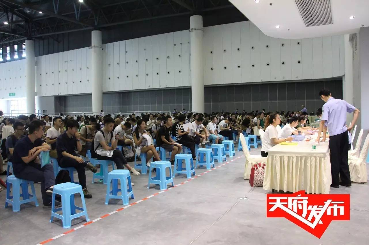 现场播报！“学历入户”办理地址迁移的第一天，5分钟带你熟悉落户流程！