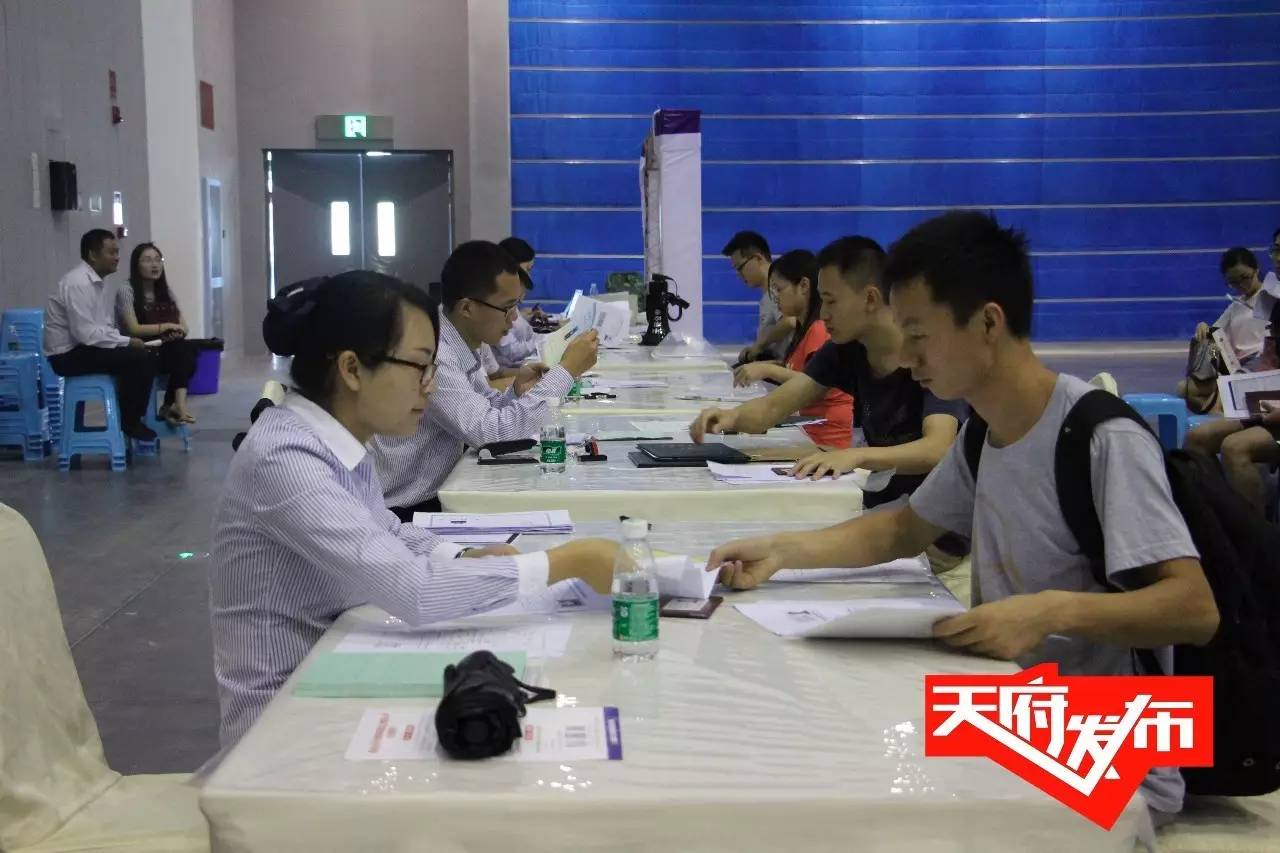 现场播报！“学历入户”办理地址迁移的第一天，5分钟带你熟悉落户流程！