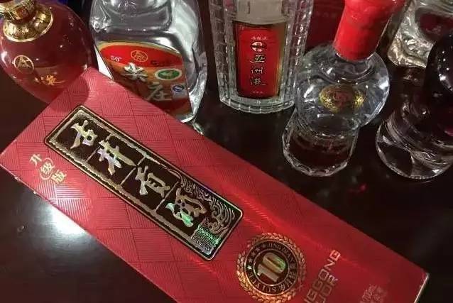 苏州又一处假酒制造窝点被查处！茅台、天之蓝、五粮液……无一幸免！