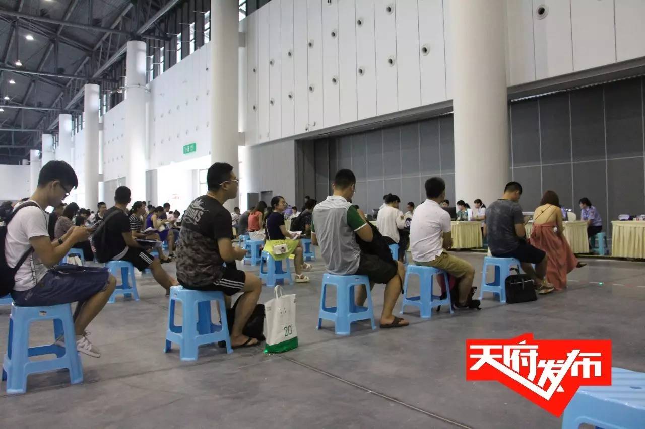 现场播报！“学历入户”办理地址迁移的第一天，5分钟带你熟悉落户流程！