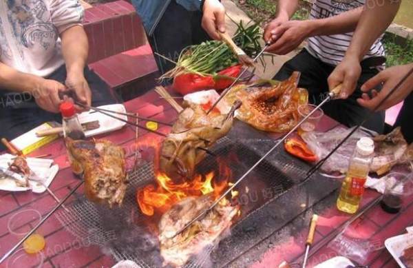 夏季烧烤生意十大禁忌：避免食品安全与经营风险