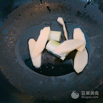 黄焖牛肉的家常做法（9个步骤教你做黄焖牛肉）