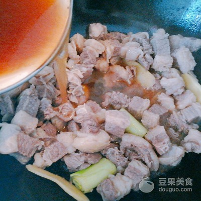 黄焖牛肉的家常做法（9个步骤教你做黄焖牛肉）