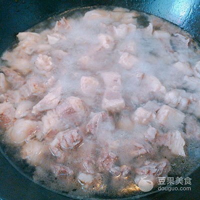 黄焖牛肉的家常做法（9个步骤教你做黄焖牛肉）