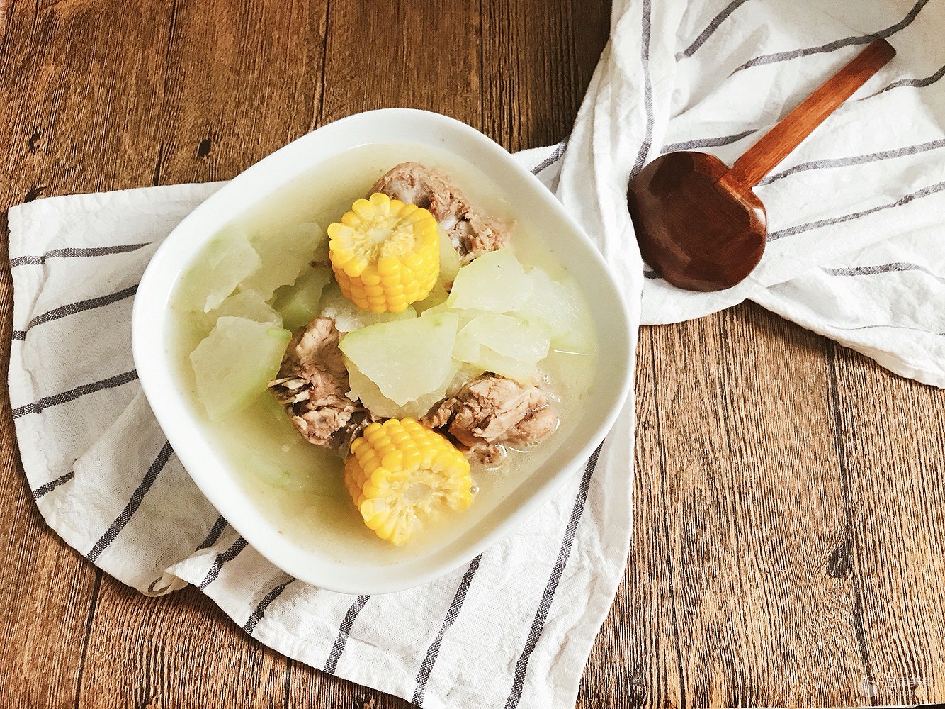 冬瓜玉米排骨汤,冬瓜玉米排骨汤的做法