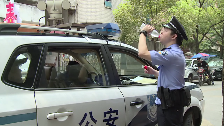 警花来了｜夏日实录，鹿城蜀黍们一天这样过