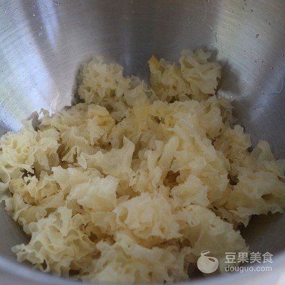銀耳蓮子湯的做法,銀耳蓮子湯的做法詳細步驟