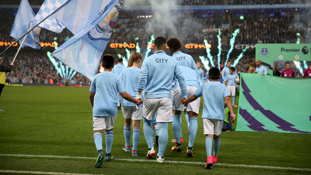 2018年曼城阵容(官方:曼城公布17-18赛季英超报名阵容)