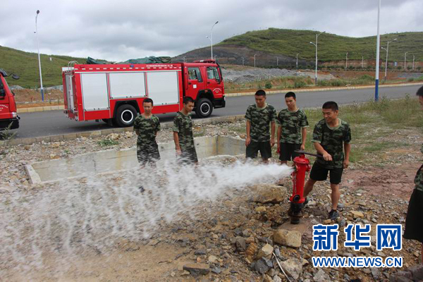 安龙消防组织官兵全面检查市政消火栓