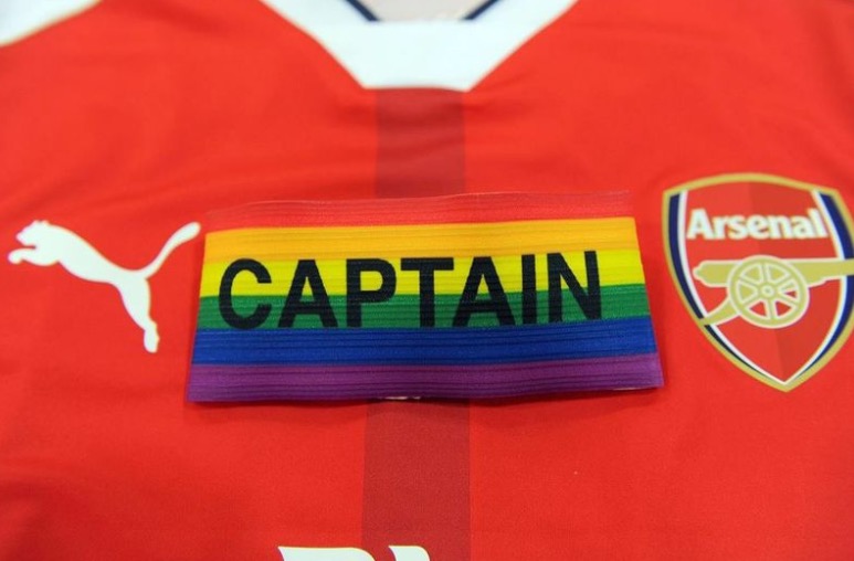 英超队长袖标是什么样子的(曼联阿森纳为lgbt站台,队长袖标变彩虹色)
