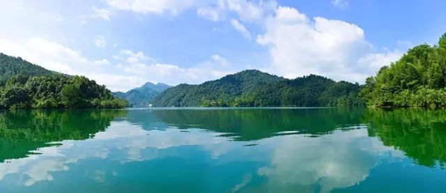 陡水湖景区位于陡水镇境内,景区因兴建国家"一五"计划工程上犹江水利
